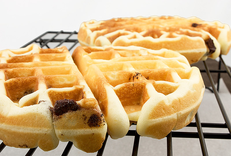 easy chocolate chips waffles recipe, simple chocolate chip belgian waffles recipe, easy Belgian Waffles recipe, recipe for Belgian Waffles with chocolate chips A photo of chocolate chip belgian waffles cooling on a wire rack.