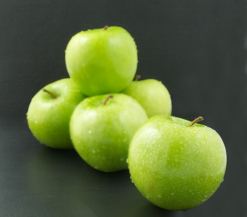 apple crumb topping, apple coffee cake, easy apple cake recipe A photo of a bunch of green apples.
