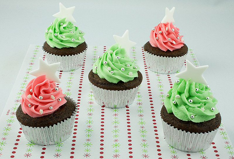 chocolate cupcakes recipe, Christmas cupcakes, Christmas cupcake ideas, Christmas cupcake A photo of Dark Chocolate Cupcakes with Peppermint Marshmallow Cream Filling topped with Swiss Meringue Buttercream frosting.