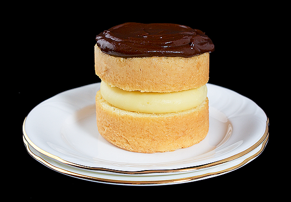 dessert recipes with pictures, mini cakes, small cakes, best desserts A photo of a Mini Boston Cream Pie on a white dessert dish.