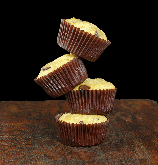 muffin recipe, easy muffin recipe, muffins from scratch, banana muffins chocolate chip A photo of 4 standard-sized banana muffins chocolate chip stacked one above the other on a wooden board.