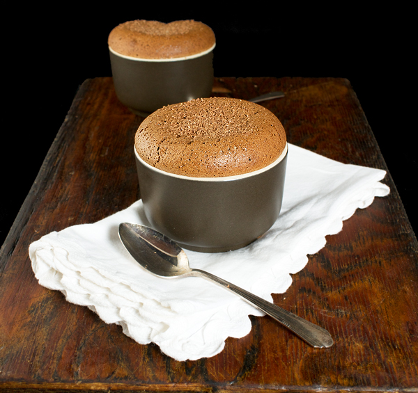 recipes chocolate souffle, chocolate souffles, souffle de chocolate A photo of two Nutella Souffle desserts placed on a dark wooden board.