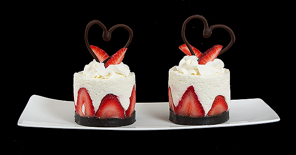 Torta di Fragole e Crema Soffice di Yogurt A photo of an Italian Dessert, Torta di Fragole e Crema Soffice di Yogurt, in mini form.