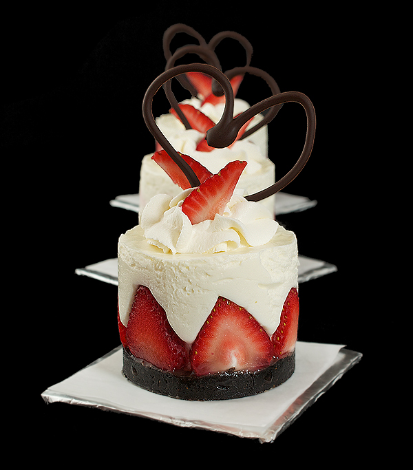greek yogurt recipes, yoghurt cake, yogurt cakes, dolce allo yogurt A photo of mini Italian Cakes with yogurt mousse, fresh strawberries and chocolate hearts.